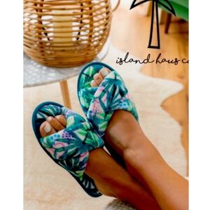 The Island Slippers (BEACHLY)
